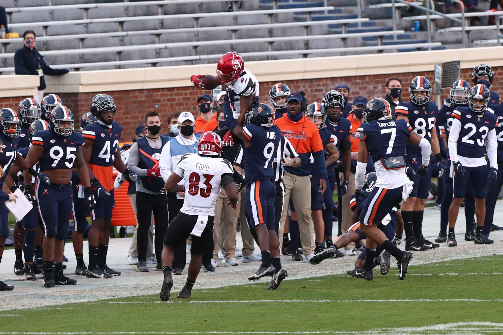 111420-cdp-sports-uvafootball361.JPG